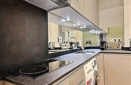 Gaillon Apartment | Luxury Apartment Heart of Paris (Bail Mobilité ONLY)