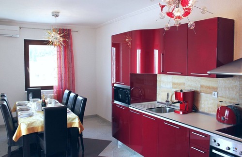 Icici Apartment | Luxury apartment in Opatija for 8 people with pool and silk bedding
