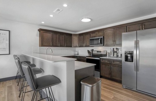 Lake Ozark Apartment | Luxury Apartment on the Bagnell Dam Strip (Strip View)