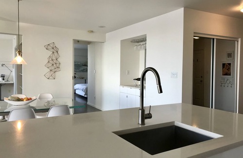 Central Apartment | Luxury Apartment overlooking False Creek inlet. 2020 rates reduced by 20%!