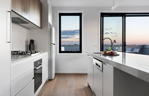 Moonee Ponds Apartment | Luxury Apartment - Uninterrupted City Views - Spacious Living