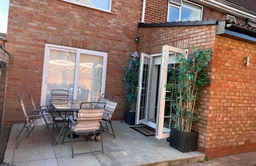 Northolt Mandeville Apartment | Luxury apartment with garden!