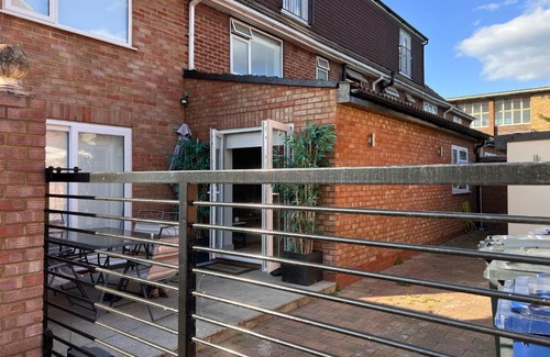 Northolt Mandeville Apartment | Luxury apartment with garden!