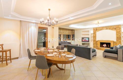 Thermi Apartment | Luxury appartment, only 7 minutes from Thessaloniki airport and 15 minutes from city center ,for 8-23 people also for gatherings and parties