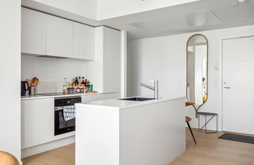 Sydhavnen Apartment | Luxury Apt with Harbor Views 1