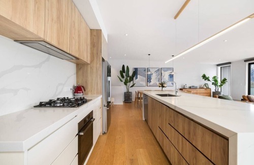 Fernhill House | Luxury Away - Blue Water Heights-AC-Fireplace-BBQ