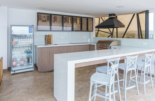 Montanita Condo | Luxury Beach Condo Rooftop, Jacuzzi, Pool, Brand New