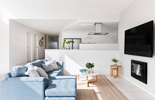 Werri Beach House | Luxury beach house, heated pool, spa, ocean views, cubby, billiards Gerringong