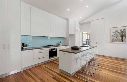 Parkdale House | Luxury Beach House With Bay Views, Rooftop & Lift