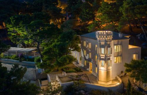 Ruskamen Villa | Luxury Beachfront Villa Sea Palace with private pool, jacuzzi, sauna and gym right at the beach in Lokva Rogoznica - Omis