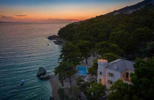 Ruskamen Villa | Luxury Beachfront Villa Sea Palace with private pool, jacuzzi, sauna and gym right at the beach in Lokva Rogoznica - Omis