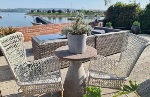 Exmouth House | Luxury beachfront property Cockles-Sea View-private parking for 2 cars-sleeps 10