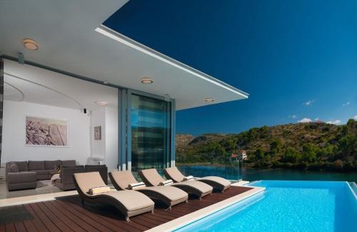 Lozisca Villa | Luxury Beachfront Villa Blue Star of Brac with private pool at the beach on Brac island - Bobovisca