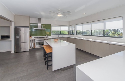 Point Lookout House | Luxury beachhouse with spectacular views over Frenchmans Beach.