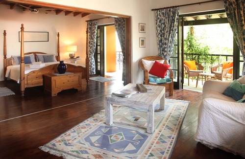 Agia Anna Bed & Breakfast | Luxury Bed and Breakfast in Cyprus. Charming comfort, warm host