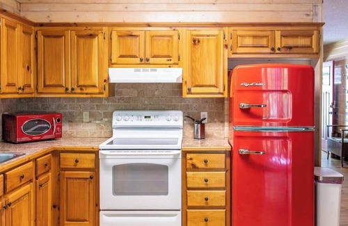 Helen House | Luxury Cabin with fire pit near Helen/Pet friendly