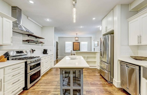 Downtown Oklahoma City House | 💎Luxury💎Capitol Home 🏡 Slp16 💼 Office & Hot Tub 🛁