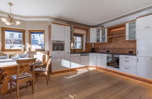 Kitzbuehel Ski Chalet | Luxury chalet 330 m² - Sauna, jacuzzi & mountain view for up to 14 people