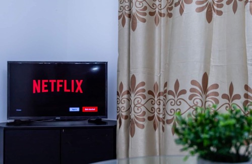 Coventry Apartment | Luxury City Apartment with Free Netflix & WiFi
