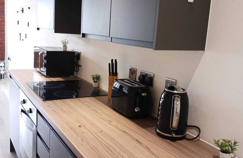 Bradford Apartment | Luxury City Centre Stay. Great for City Visitors and Contractors Alike! 314