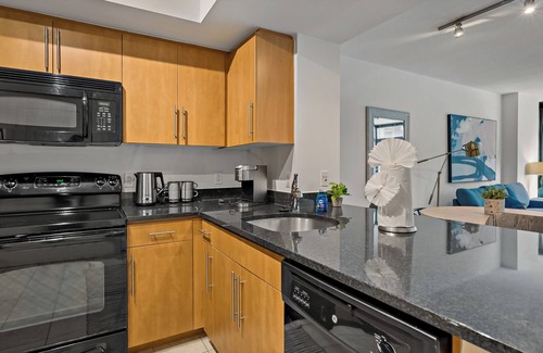Navy Yard Apartment | Luxury City Suite | Navy Yard