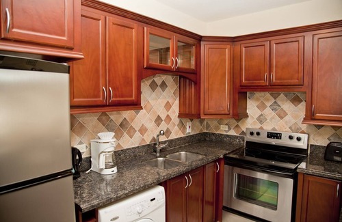 Ocean City Apartment | Luxury cliff apartment with fantastic pool and great sea views.