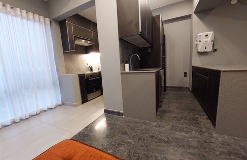 Dhaka Apartment | Luxury condo near Gulshan park, near popular restaurants, clubs, shops, & hotels