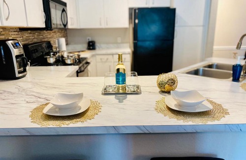 Oviedo Apartment | Luxury Condo Suite Located by Orlando "Sleeps 6"