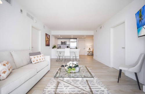 Brickell Apartment | Luxury condo with spectacular water views, 2 bedroom + den. Pool, SPA, Gym.