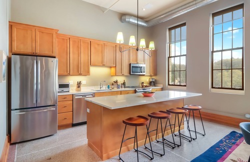 Traverse City Condo | Luxury Condo with Large Balcony