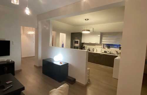 Glyfada House | Luxury Condo - your home away from home