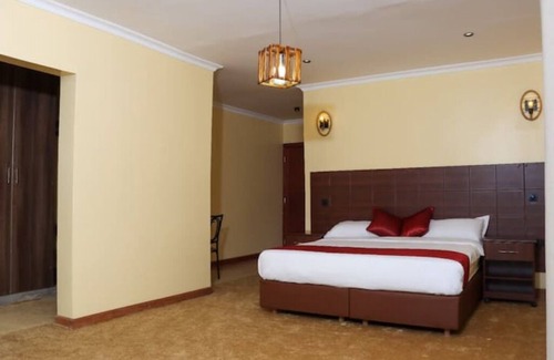 Ongata Rongai Cabin | Luxury Deluxe Double Room in Karen Nairobi