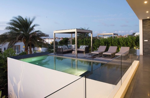Jan Thiel Villa | Luxury designer villas with private pool, shared gameroom and gym!