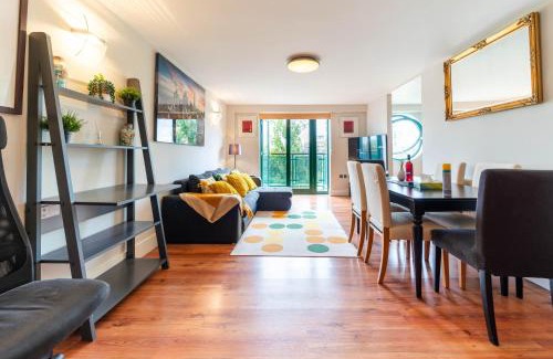 Limehouse Apartment | Luxury Docklands 2Bed apt- Close to Excel- Canary Wharf- City Airport - 02 Arena- Free Parking- PS 4
