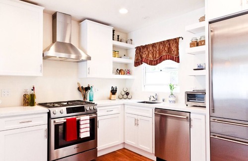 Oak Park House | Luxury Downtown 2bd Spanish with Relaxing Spa