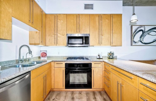 Cortez Hill Condo | Luxury Downtown Condo, 2BR/2BA