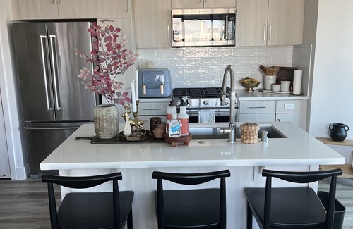 Marina District Apartment | Luxury Downtown Space