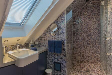 Wanaka Apartment | Luxury Eco Apt w Pool Gym & Sauna - Adults only