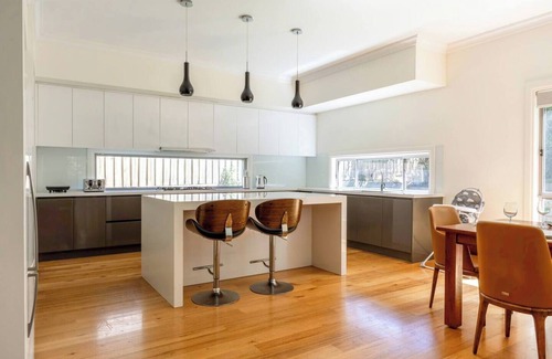 Mount Waverley House | Luxury Escape | 5BR, 3 Ensuites & Grand Spaces