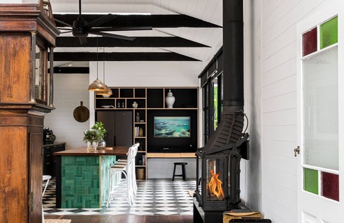 Bangalow House | Luxury Estate, Pool & Pet Friendly l Nova Escapes