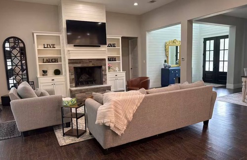 Weatherford Other | Luxury Farmhouse in Weatherford