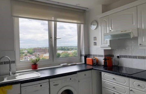 Hammersmith and Fulham Apartment | Luxury flat with stunning river and City views