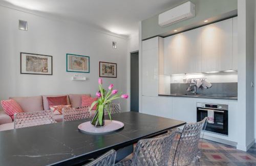 Historic Centre Apartment | Luxury For Groups & Families in city center