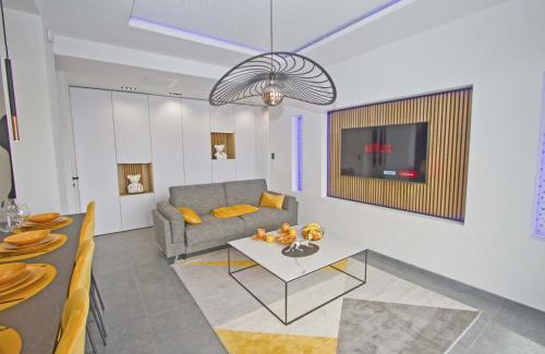 Les Baumettes Apartment | Luxury Garden Jacuzzi Promenade