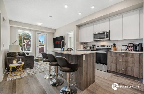 Inglewood Apartment | Luxury Getaway in Inglewood with 2 Bedrooms Sofa Bed and Heated Underground Parking