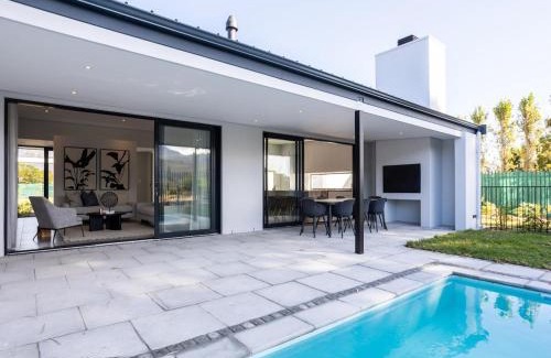 Cape Winelands Villa | Luxury Golf Villa 710, Pearl Valley Golf Estate