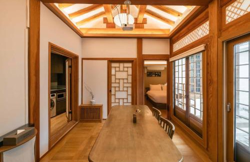 Seochon Villa | Luxury Hanok Dain-dang