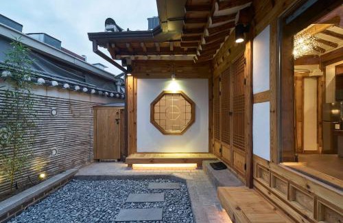 Seochon Apartment | Luxury Hanok Harmony House