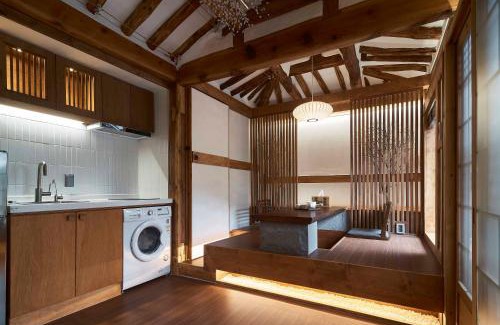 Seochon Apartment | Luxury Hanok Harmony House
