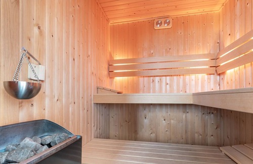 Den Burg House | Luxury holiday home in Den Burg with a whirlpool
